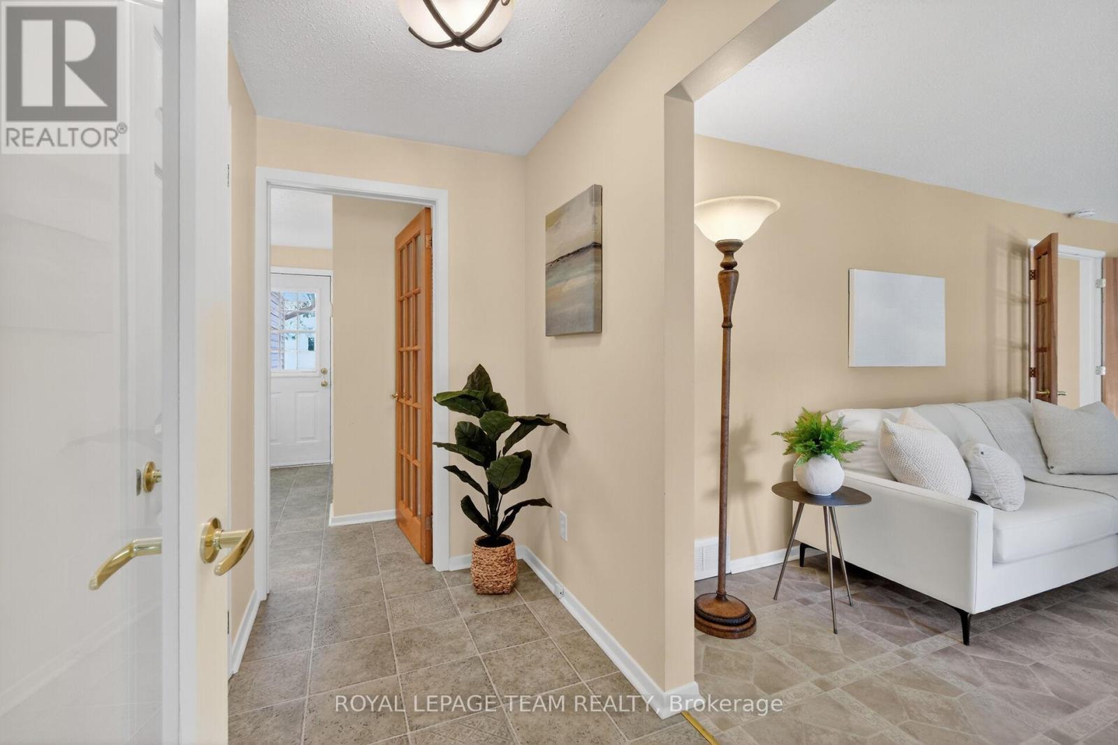 21 LINDHURST CRESCENT - 5