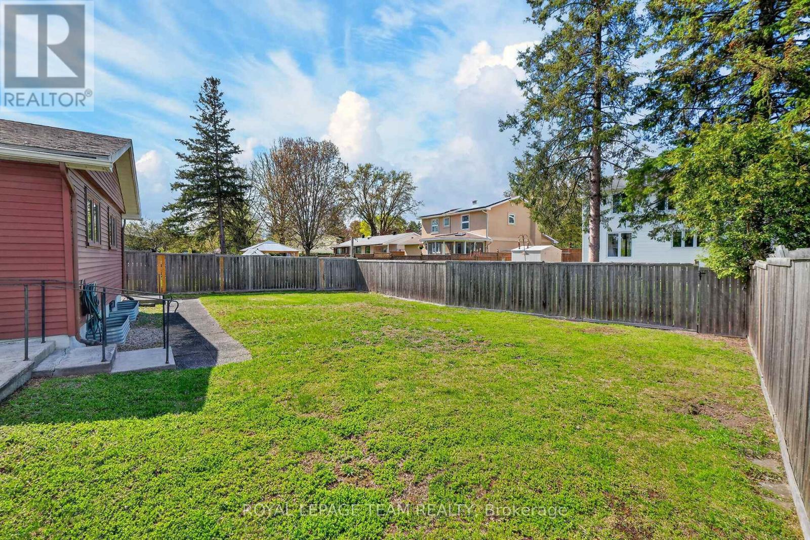 21 LINDHURST CRESCENT - 50