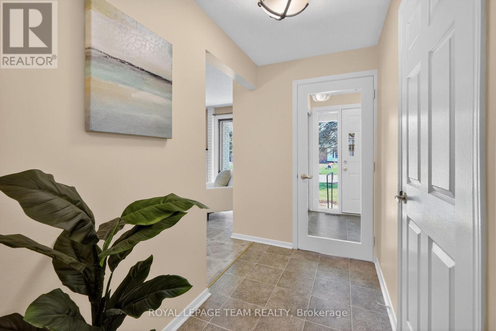 21 LINDHURST CRESCENT - 6