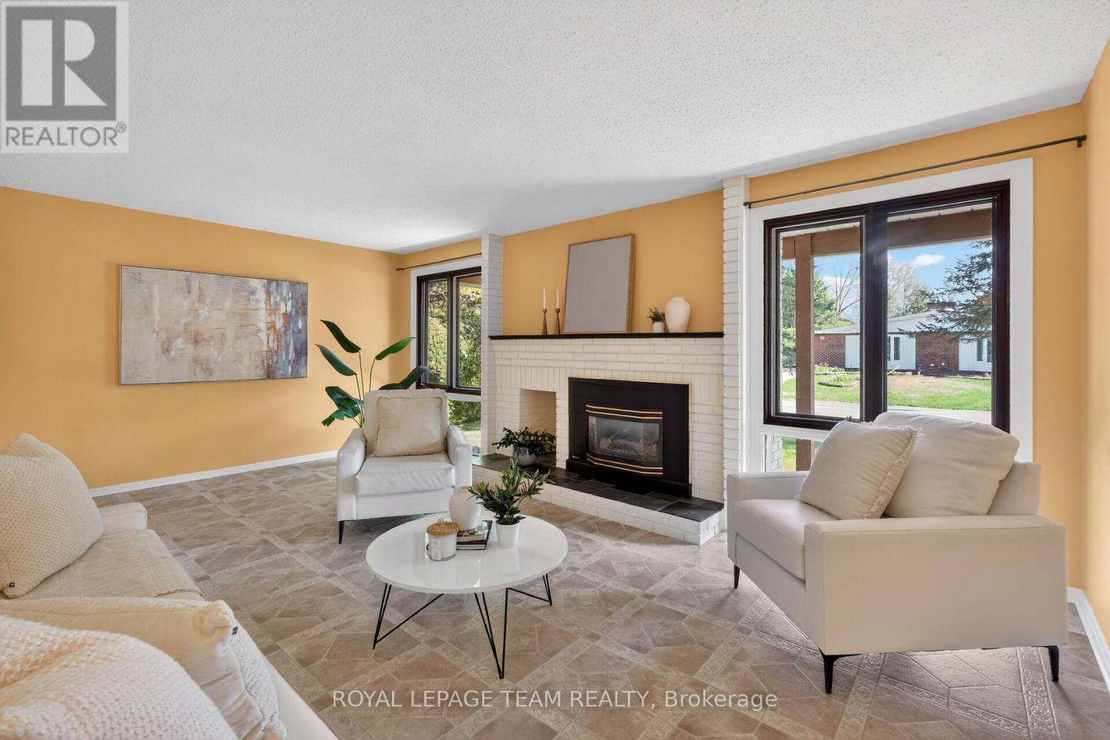 21 LINDHURST CRESCENT - 8