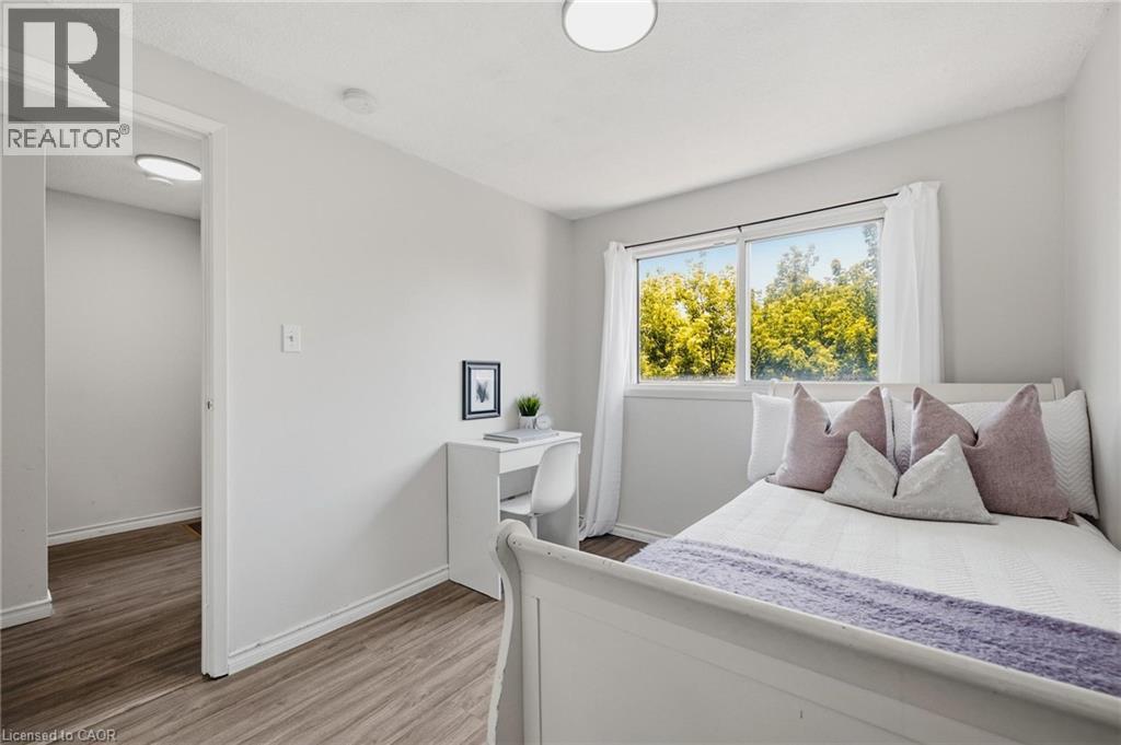#11 164 JANSEN Avenue - 16