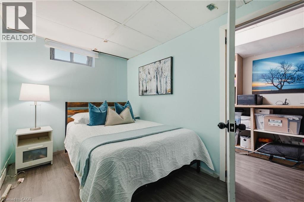 #11 164 JANSEN Avenue - 19