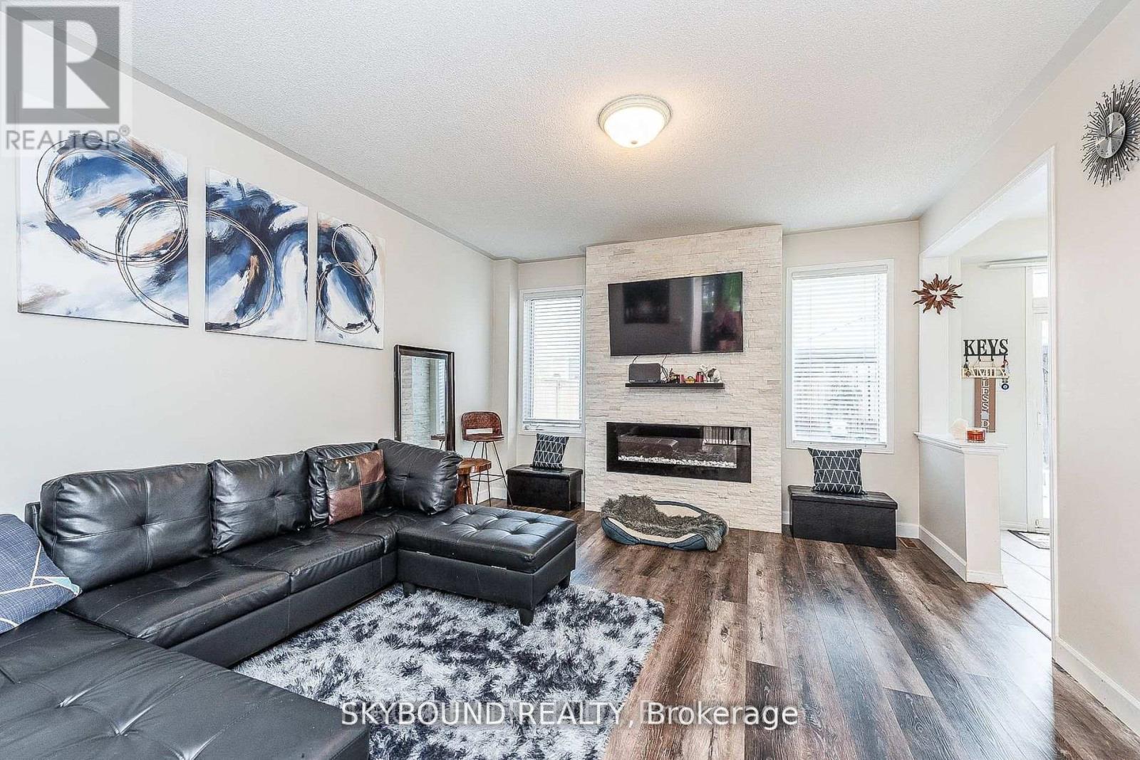 66 SKYLARK DRIVE - 12