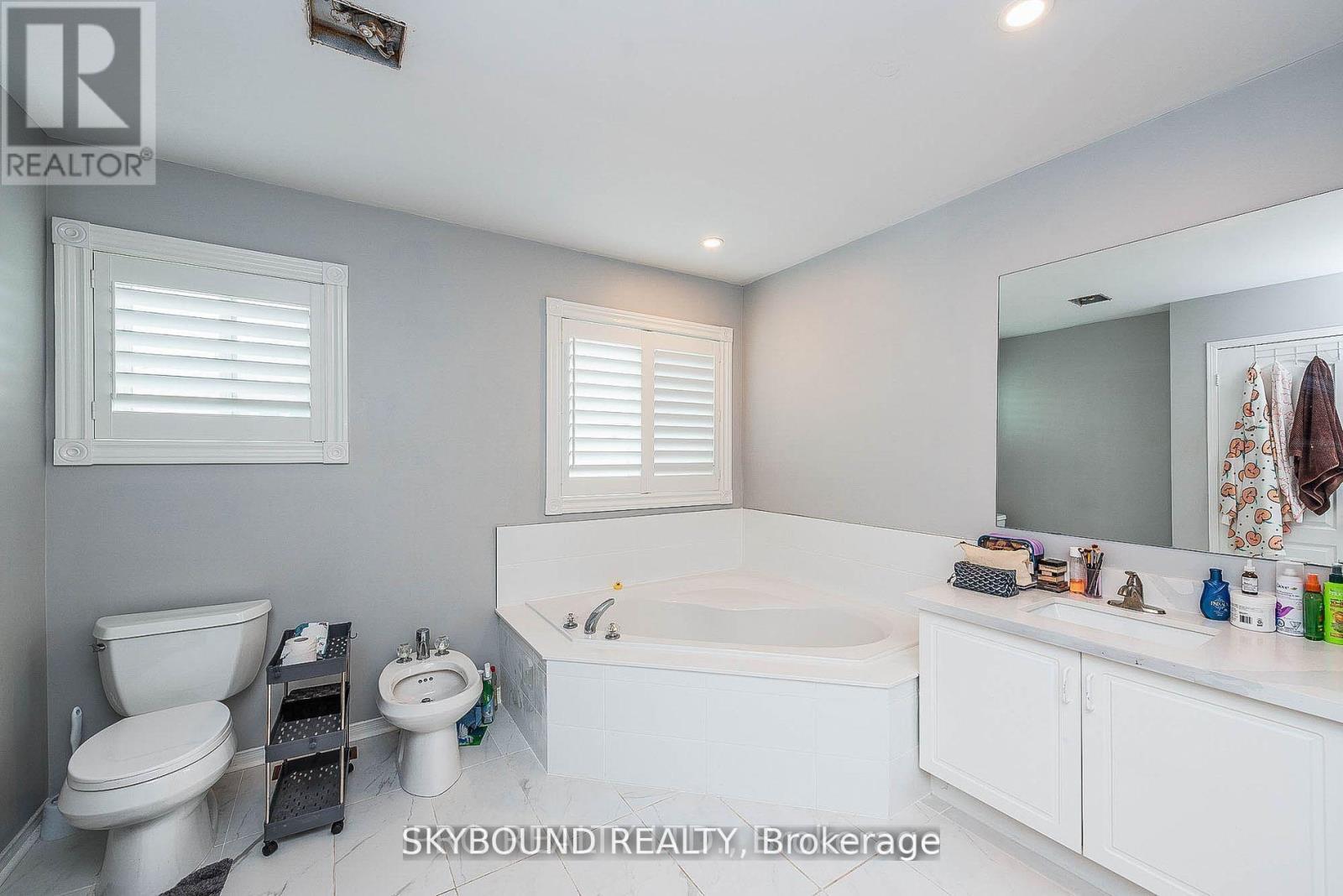 66 SKYLARK DRIVE - 19