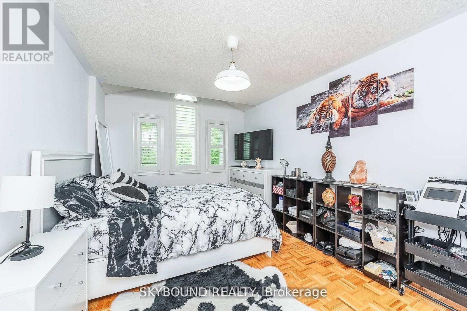 66 SKYLARK DRIVE - 22