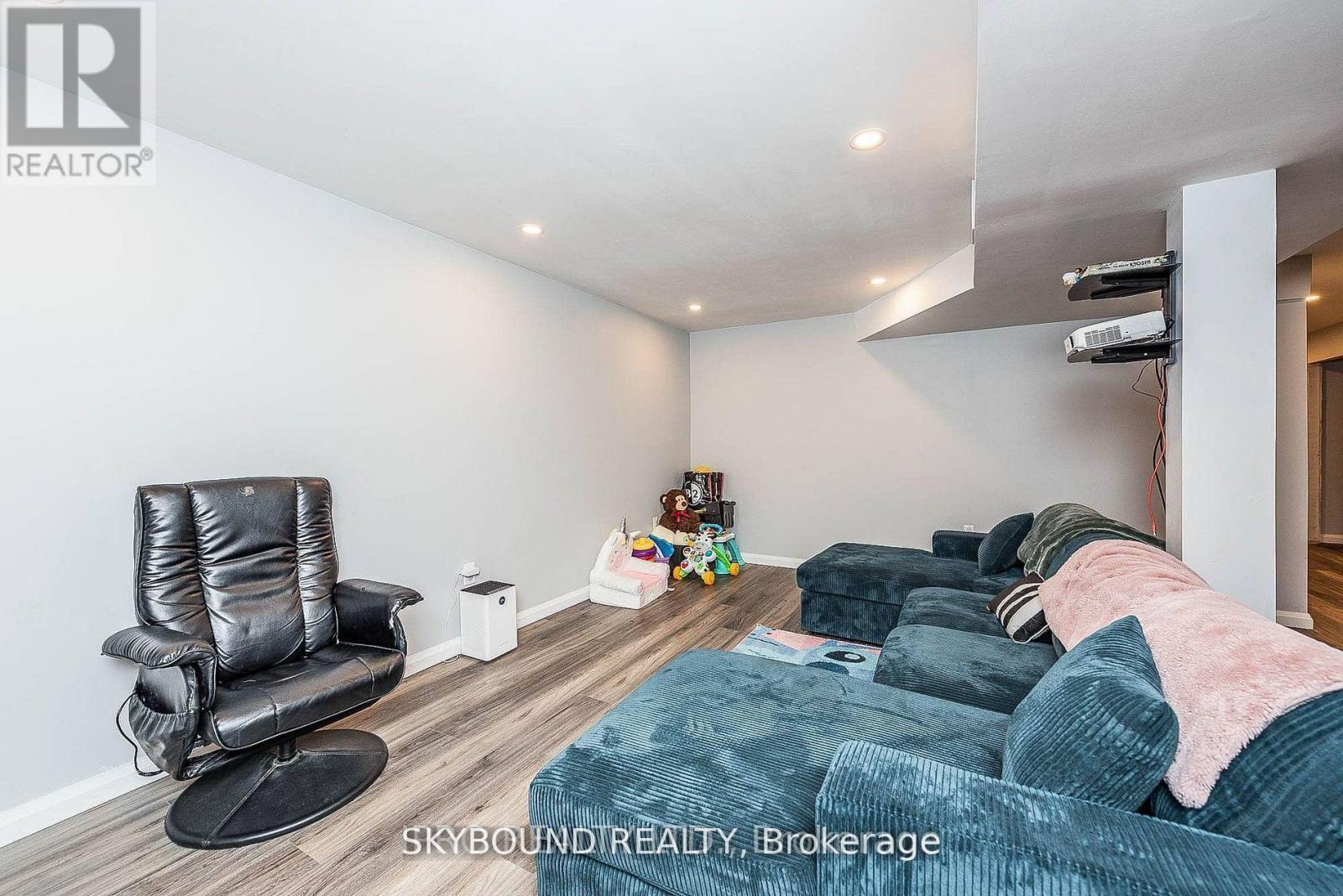66 SKYLARK DRIVE - 28