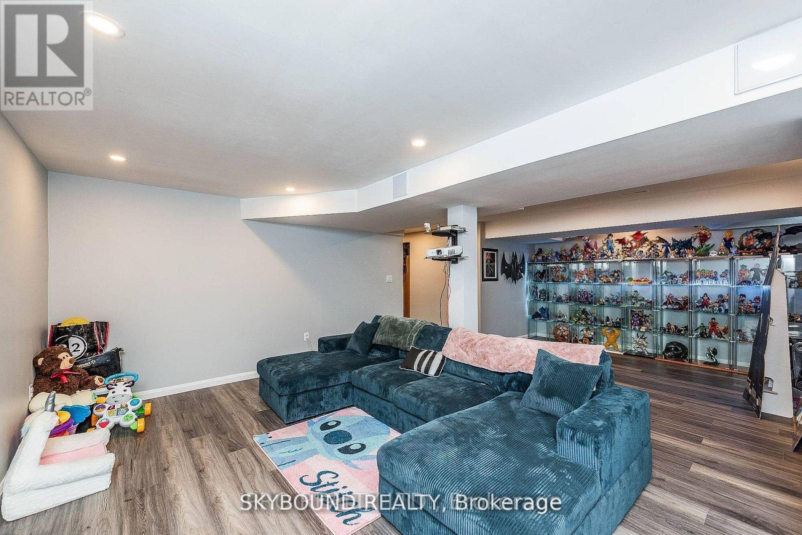 66 SKYLARK DRIVE - 29