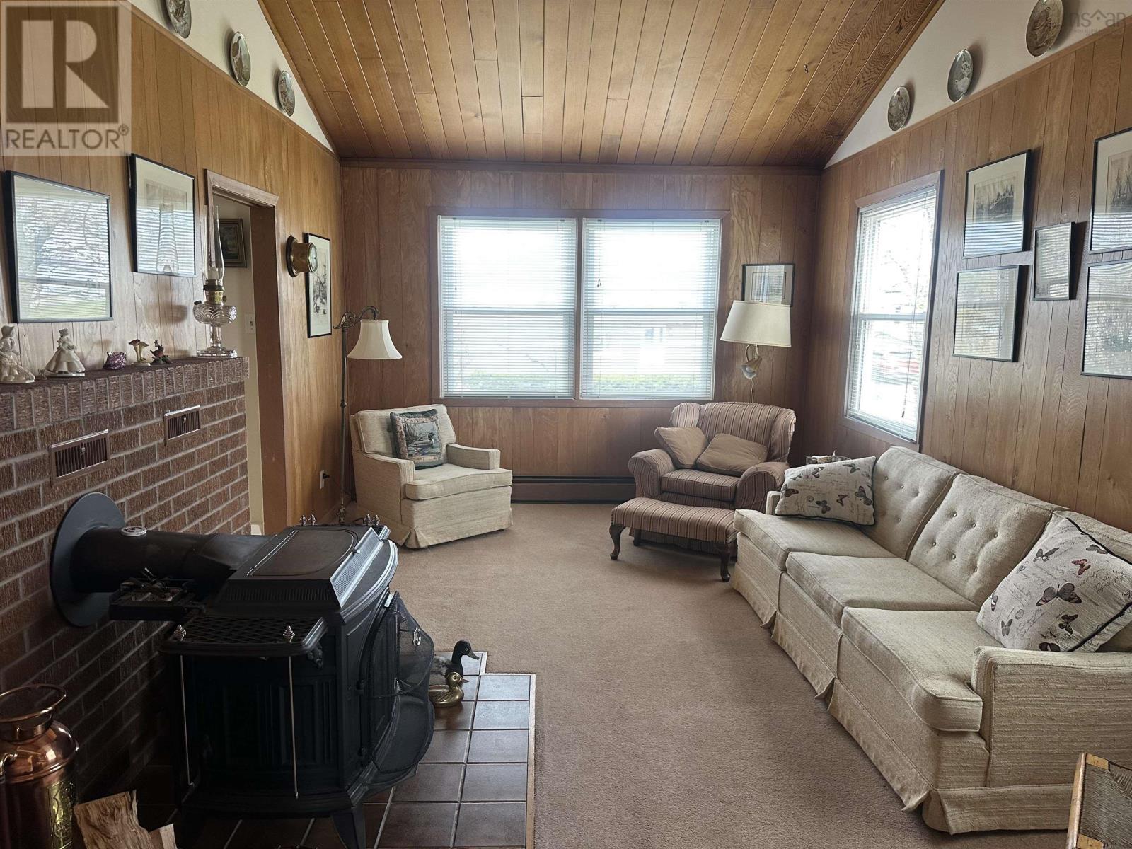 11 MacQuarrie Drive - 12
