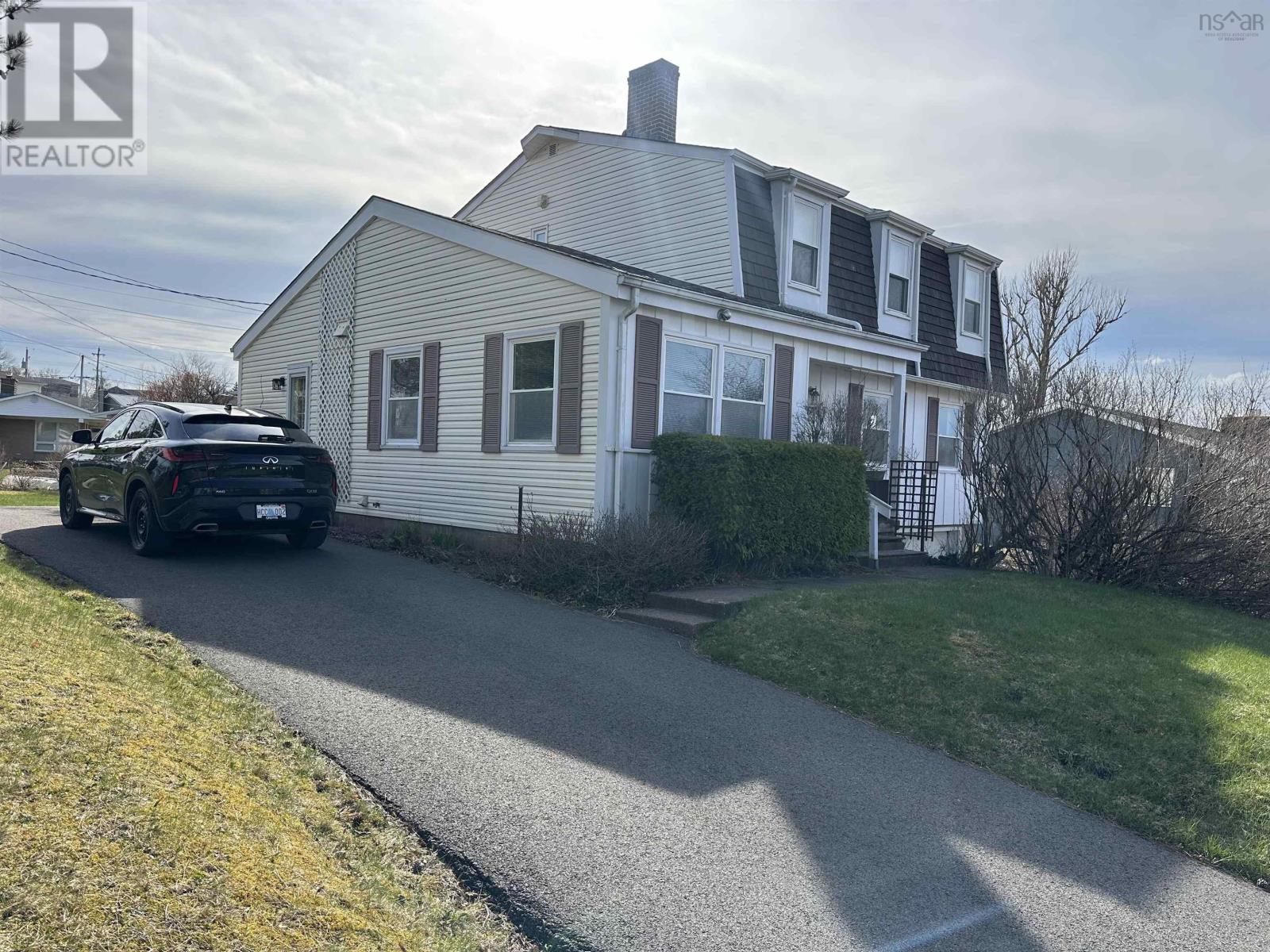 11 MacQuarrie Drive - 2