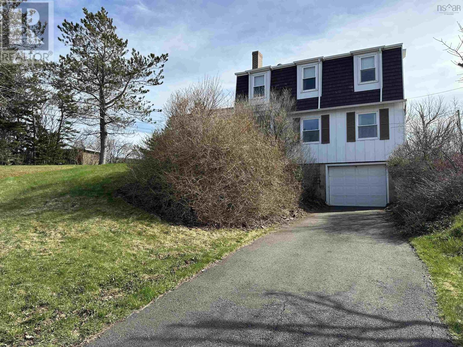 11 MacQuarrie Drive - 40