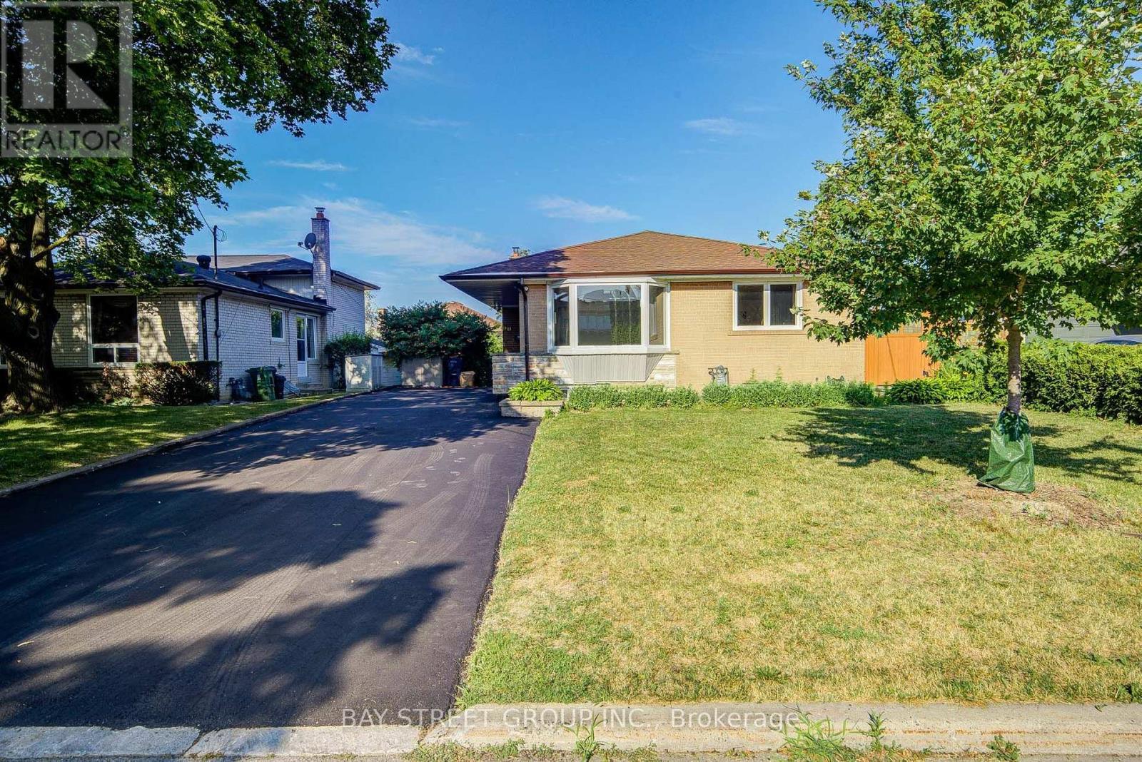 60 WARNER AVENUE - 3