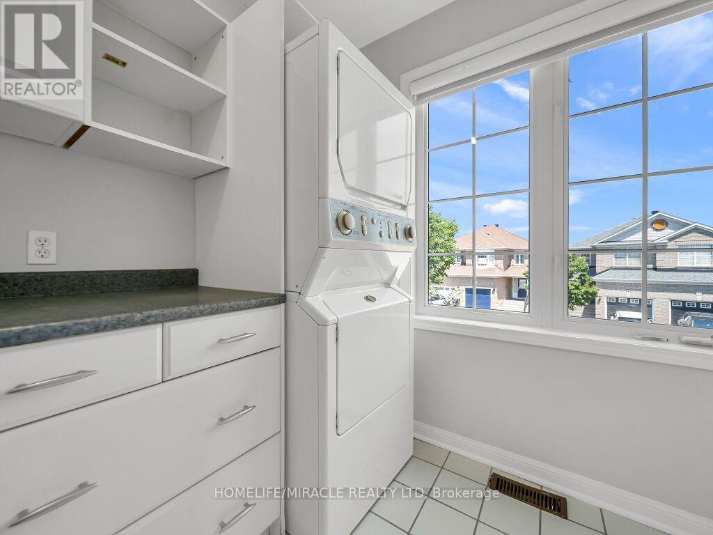 55 SECORD CRESCENT - 32
