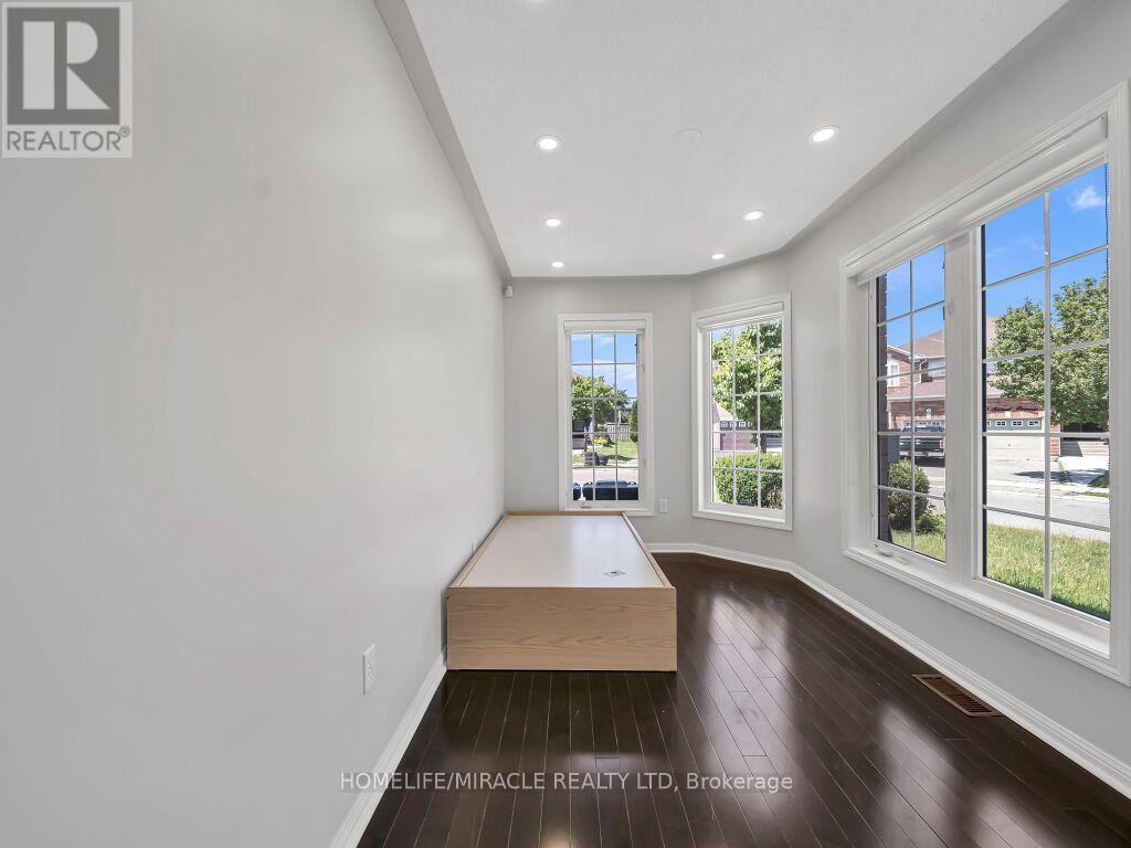 55 SECORD CRESCENT - 9