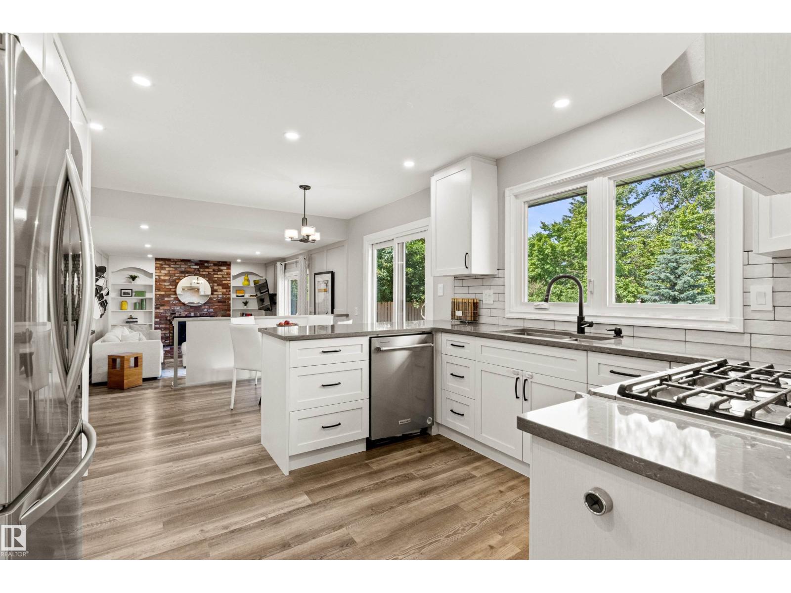 17532 55 AV NW - 12