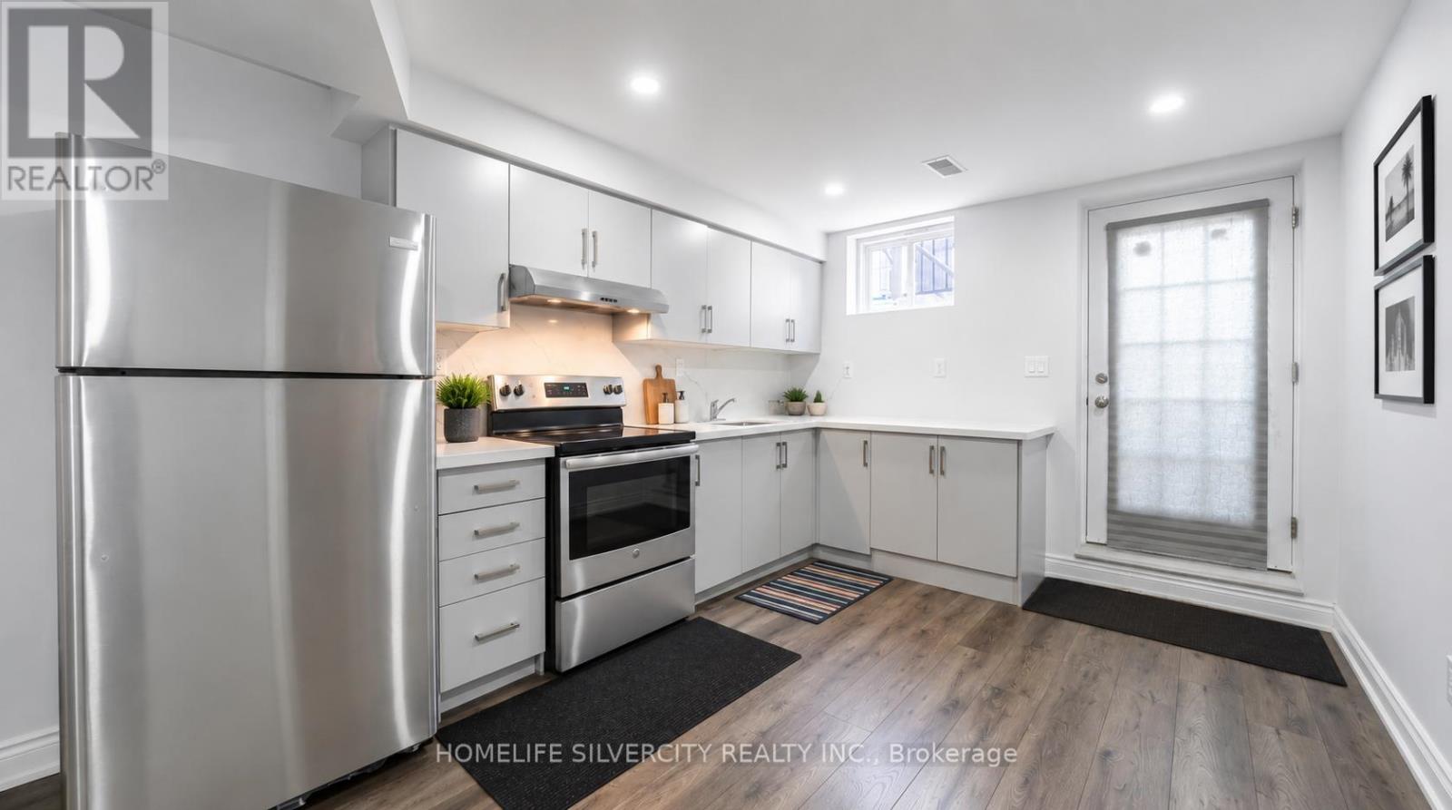 124 BENHURST CRESCENT - 29