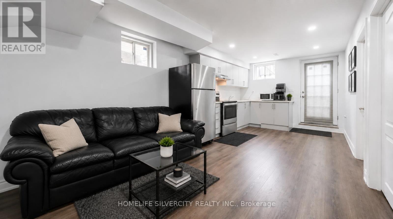 124 BENHURST CRESCENT - 30
