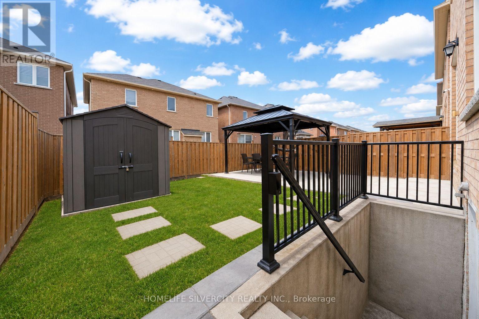 124 BENHURST CRESCENT - 35