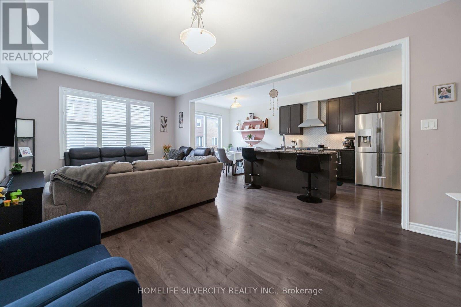 124 BENHURST CRESCENT - 7