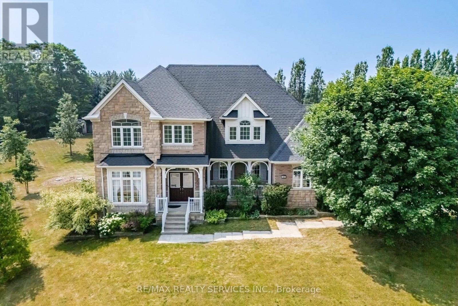 15 UPPER CANADA DRIVE - 1