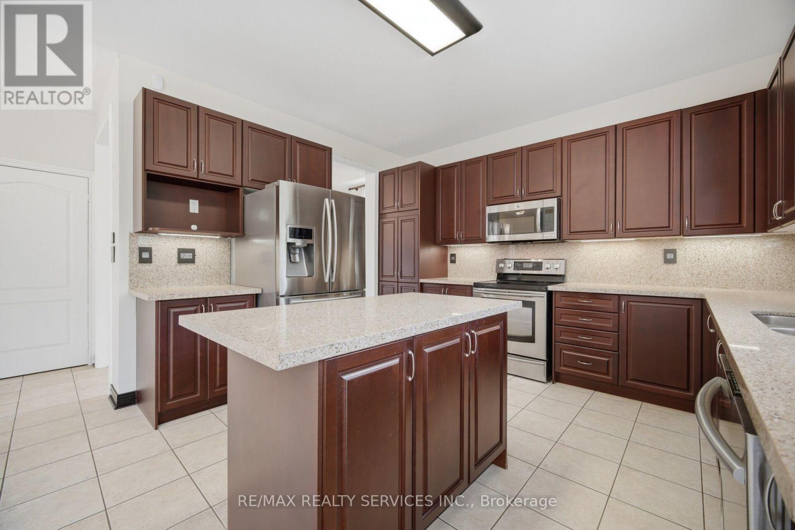 15 UPPER CANADA DRIVE - 15