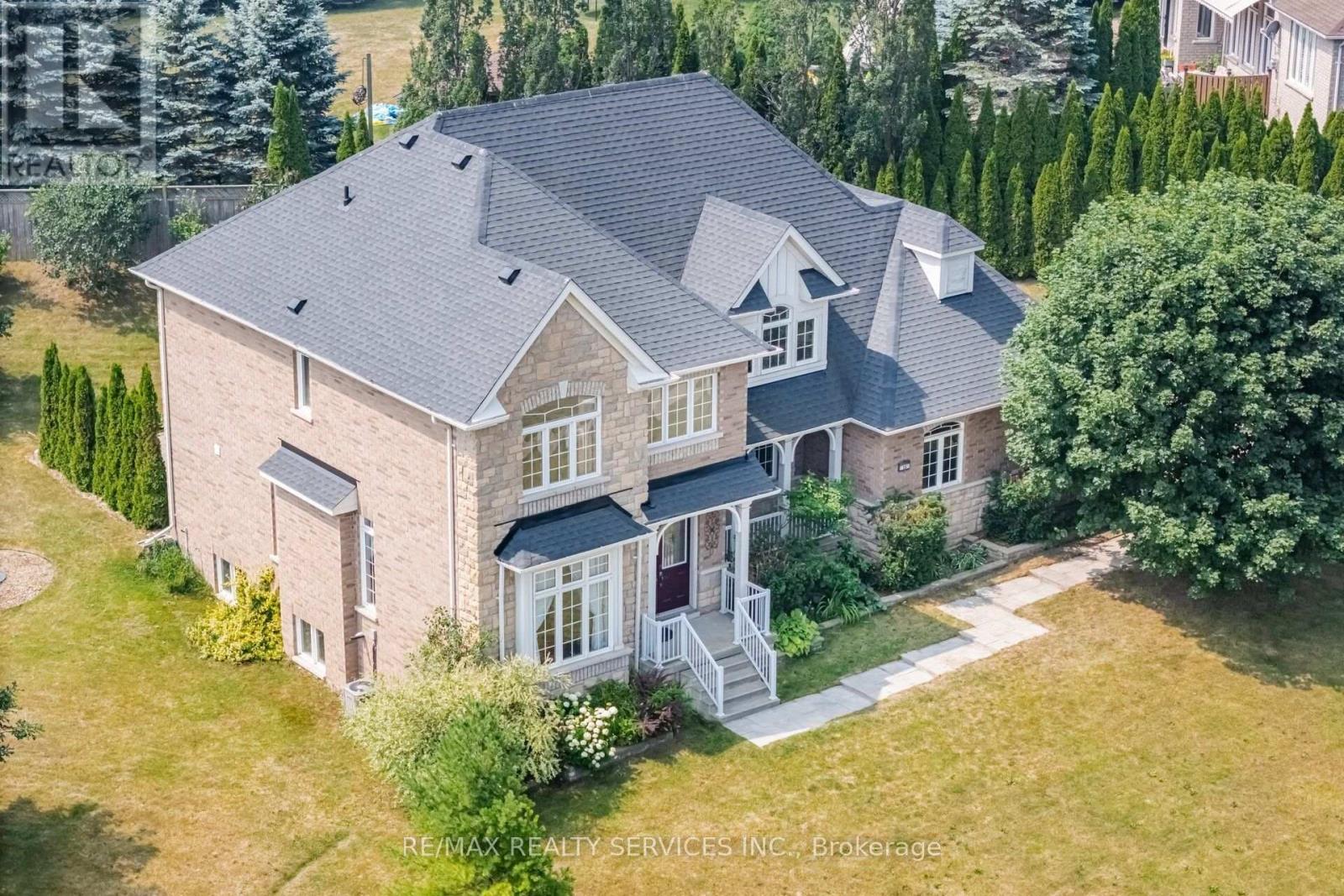 15 UPPER CANADA DRIVE - 2
