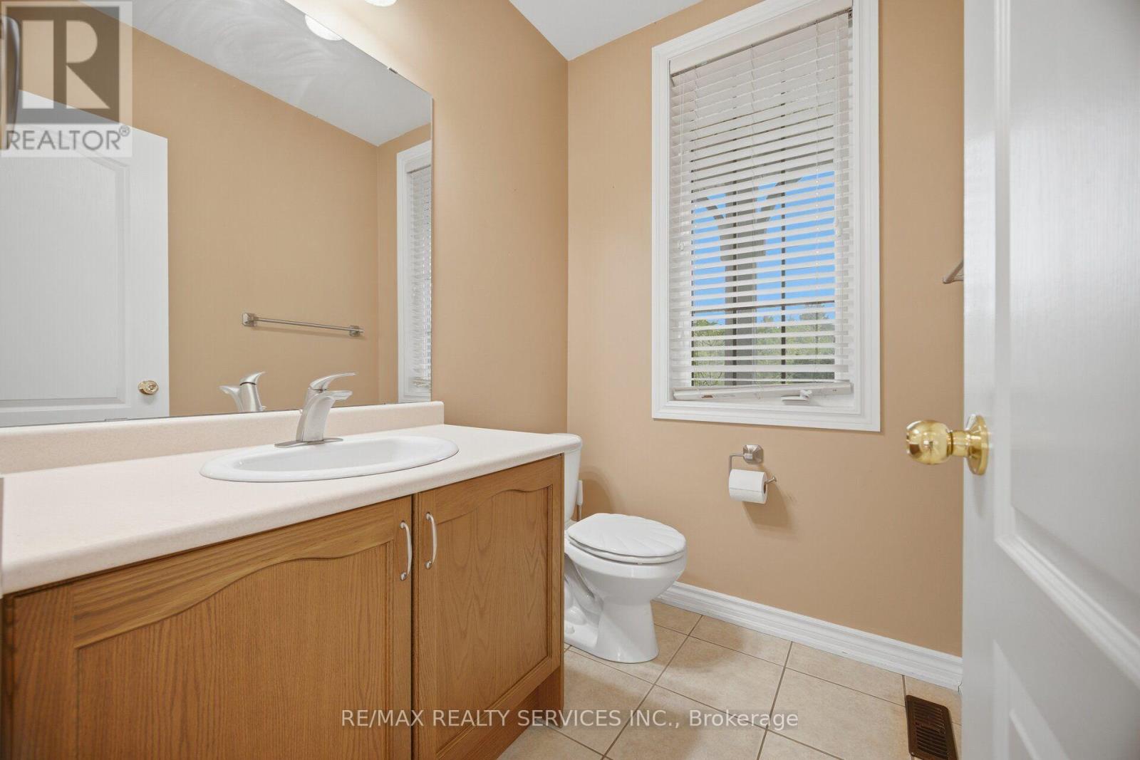 15 UPPER CANADA DRIVE - 24