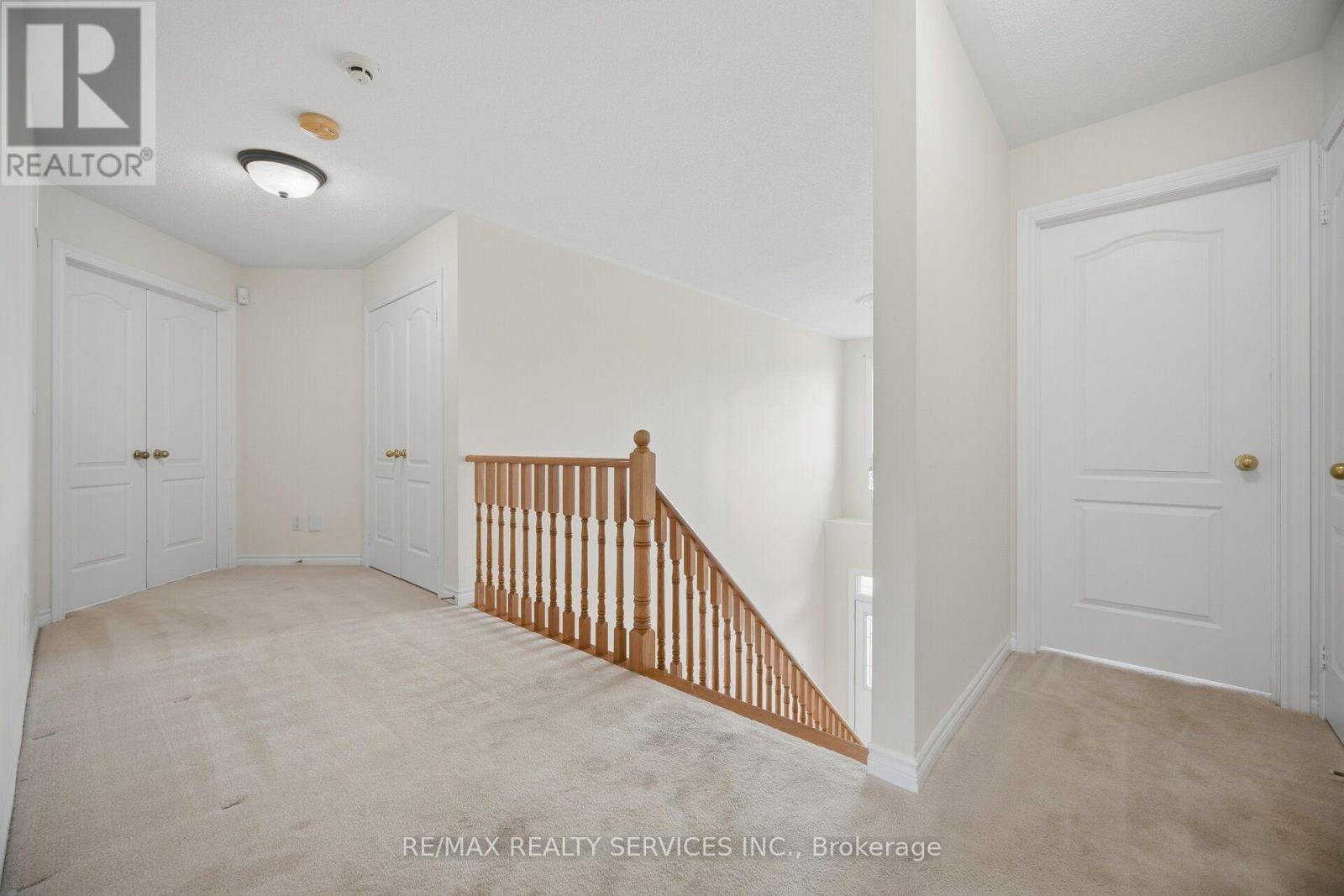 15 UPPER CANADA DRIVE - 28