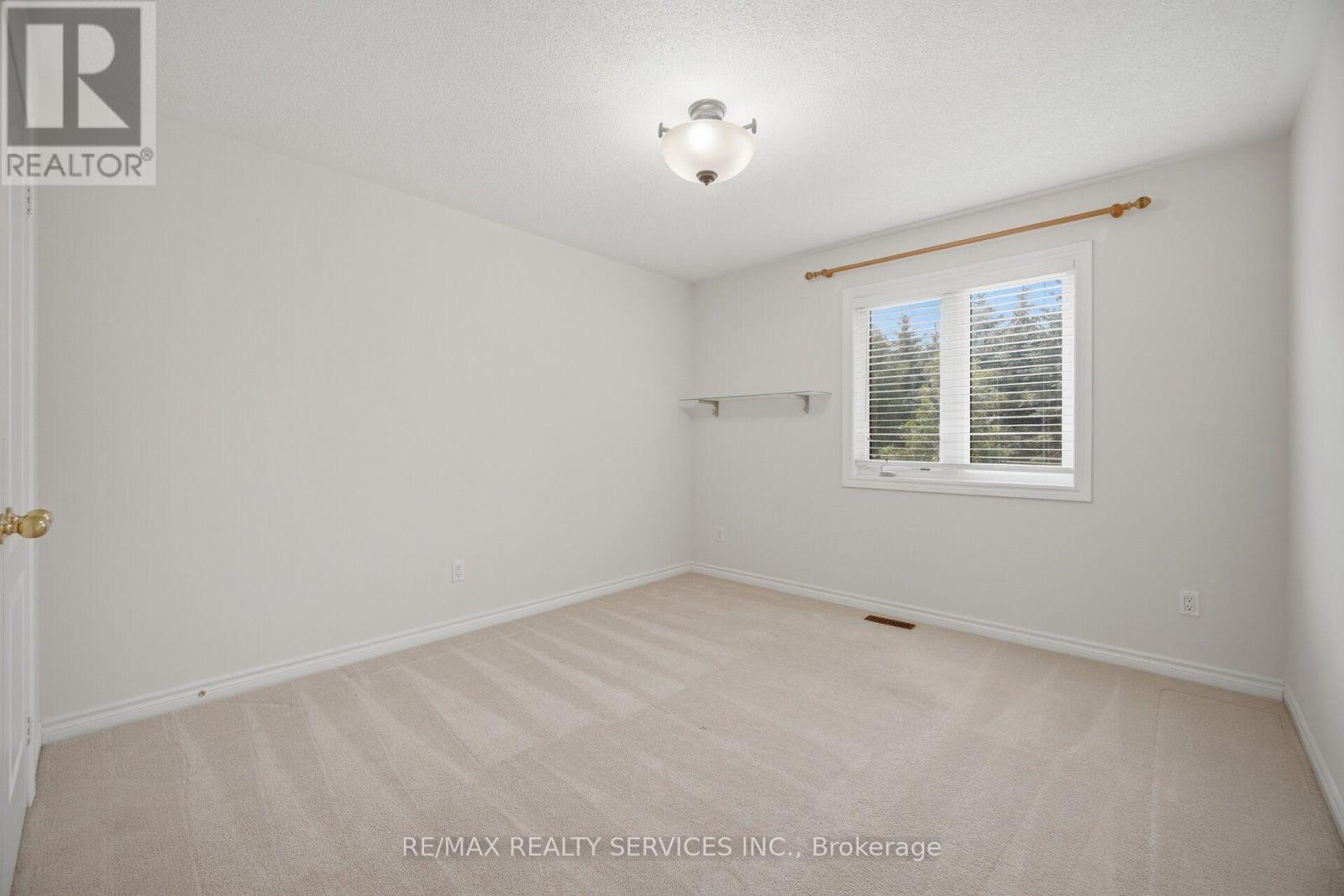 15 UPPER CANADA DRIVE - 34
