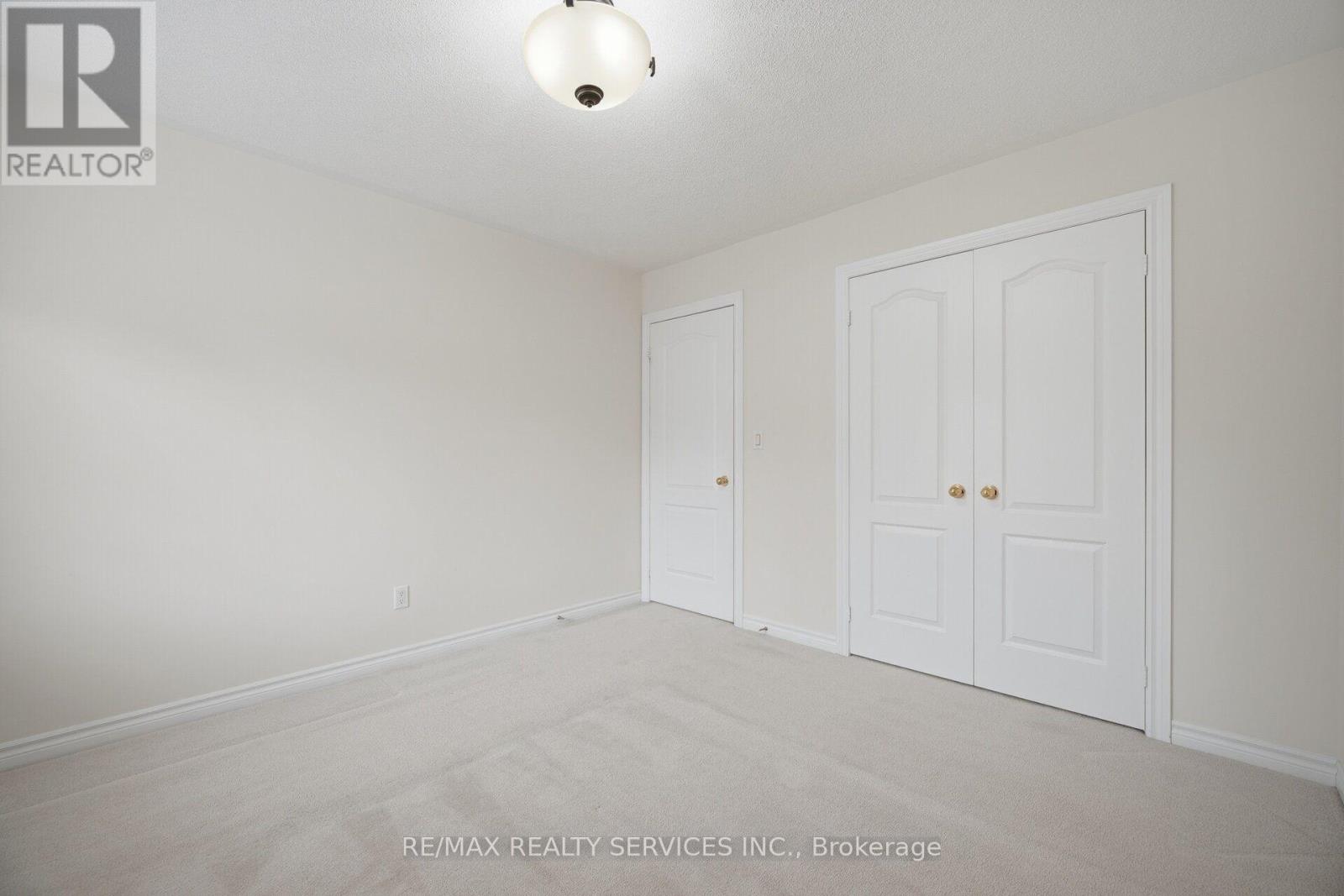 15 UPPER CANADA DRIVE - 35