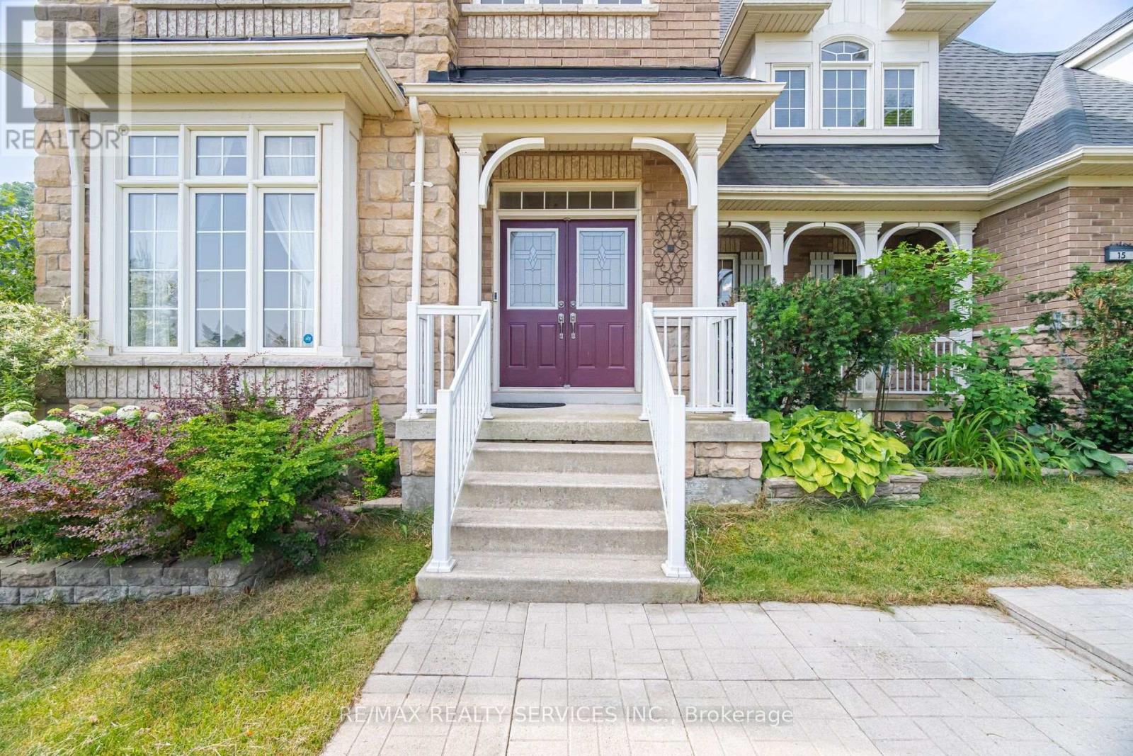 15 UPPER CANADA DRIVE - 5