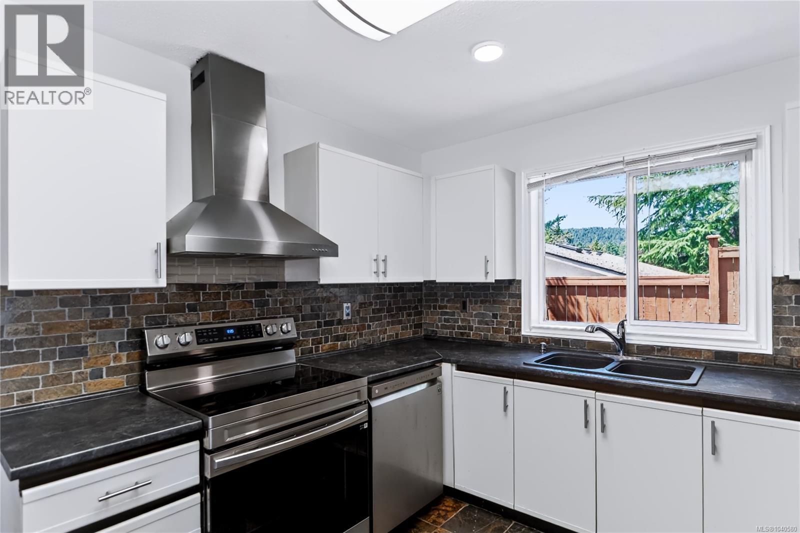  1018 Benvenuto Avenue, Central Saanich
