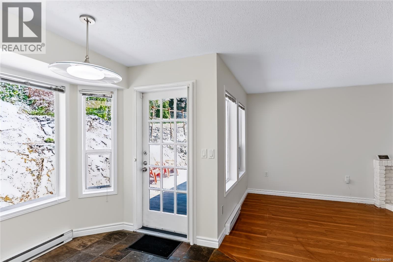  1018 Benvenuto Avenue, Central Saanich