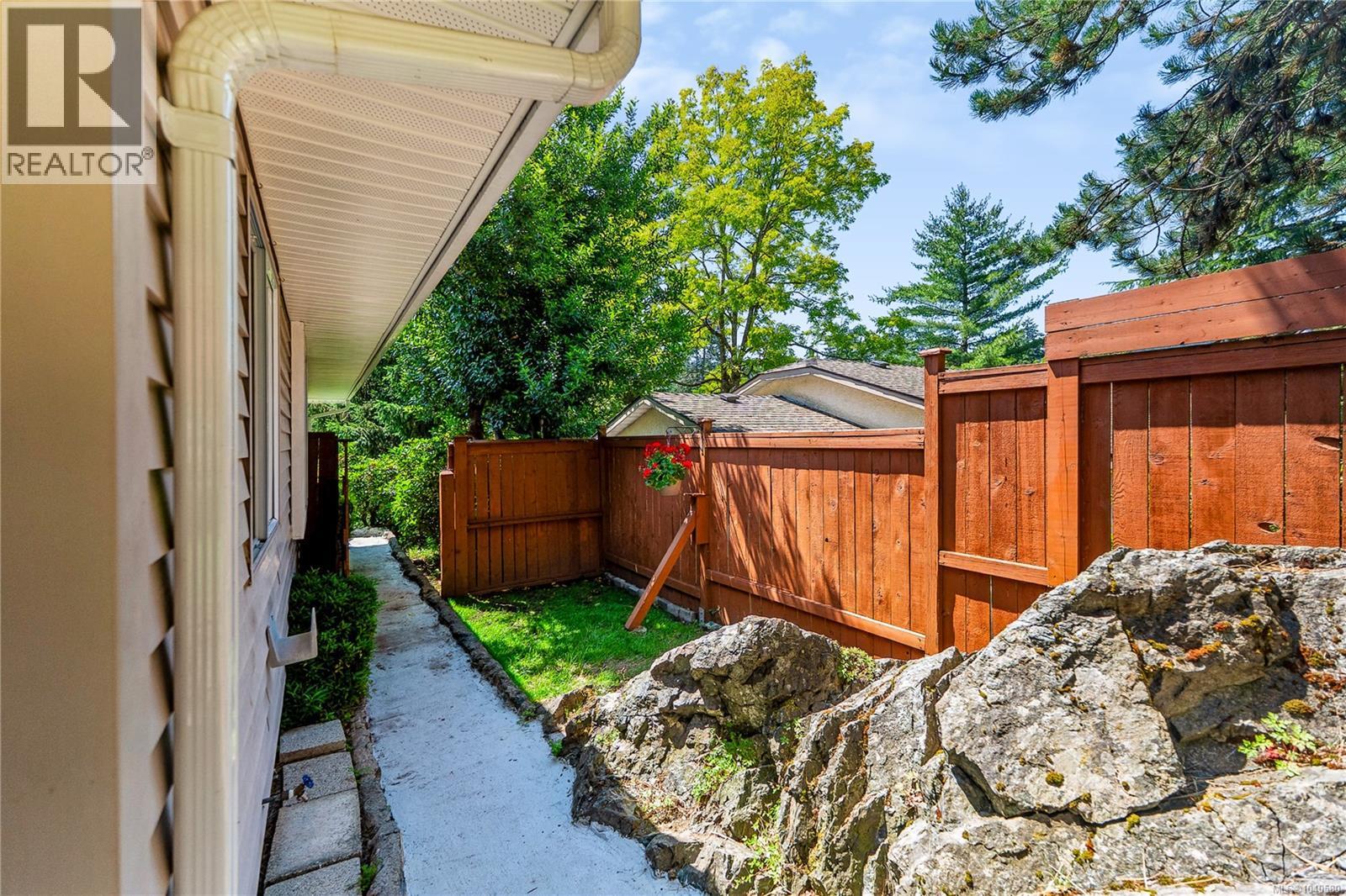  1018 Benvenuto Avenue, Central Saanich