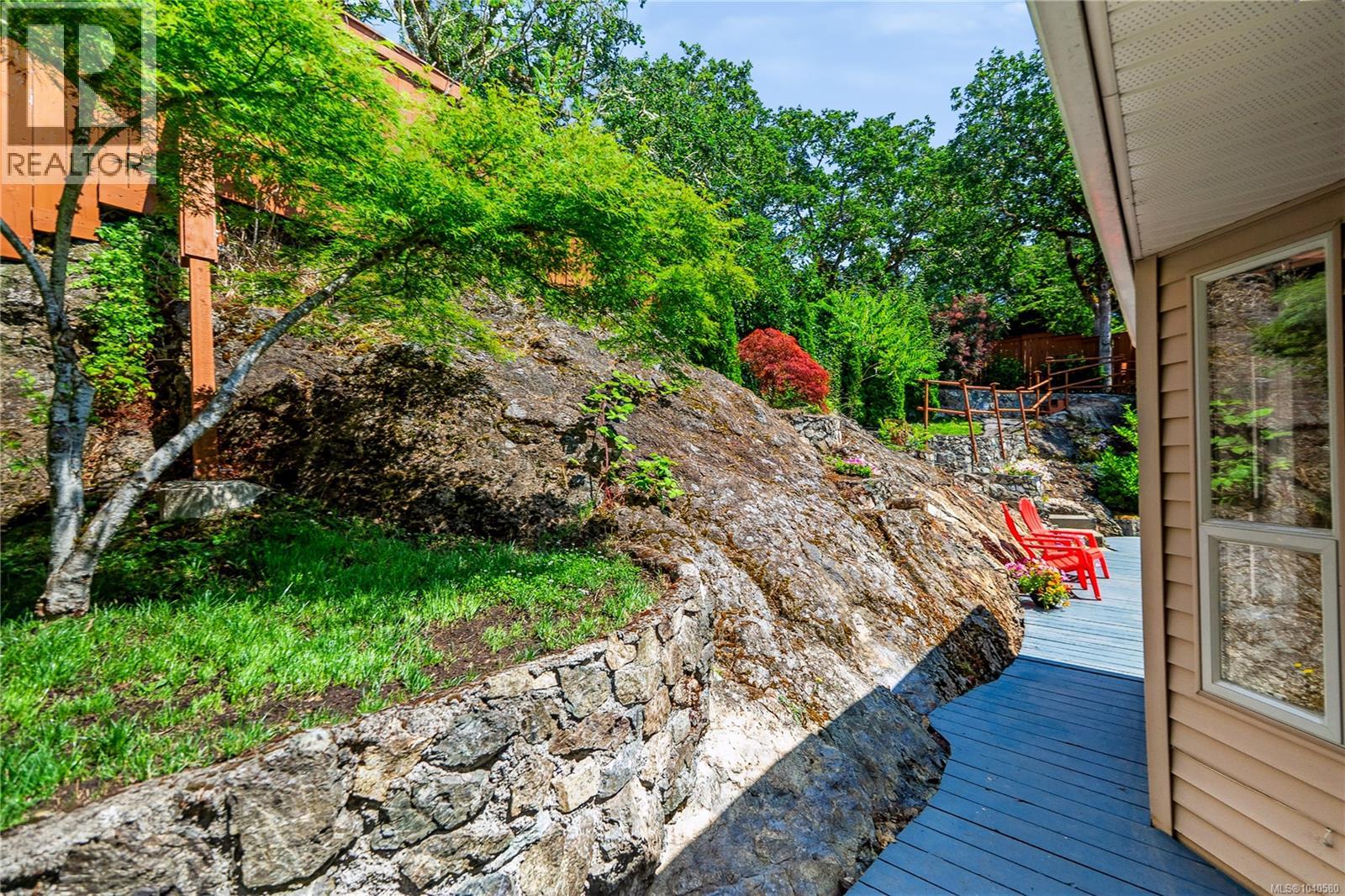 1018 Benvenuto Ave - 34