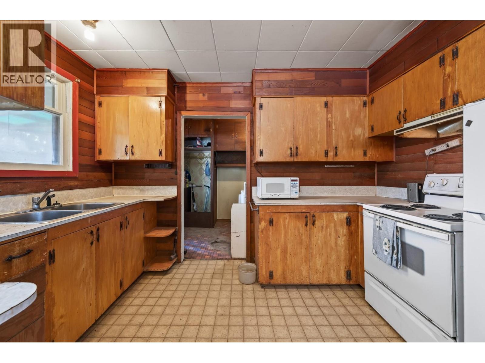 1637 Coldwater Avenue - 10