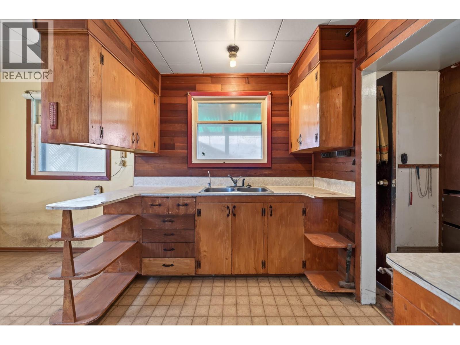 1637 Coldwater Avenue - 8