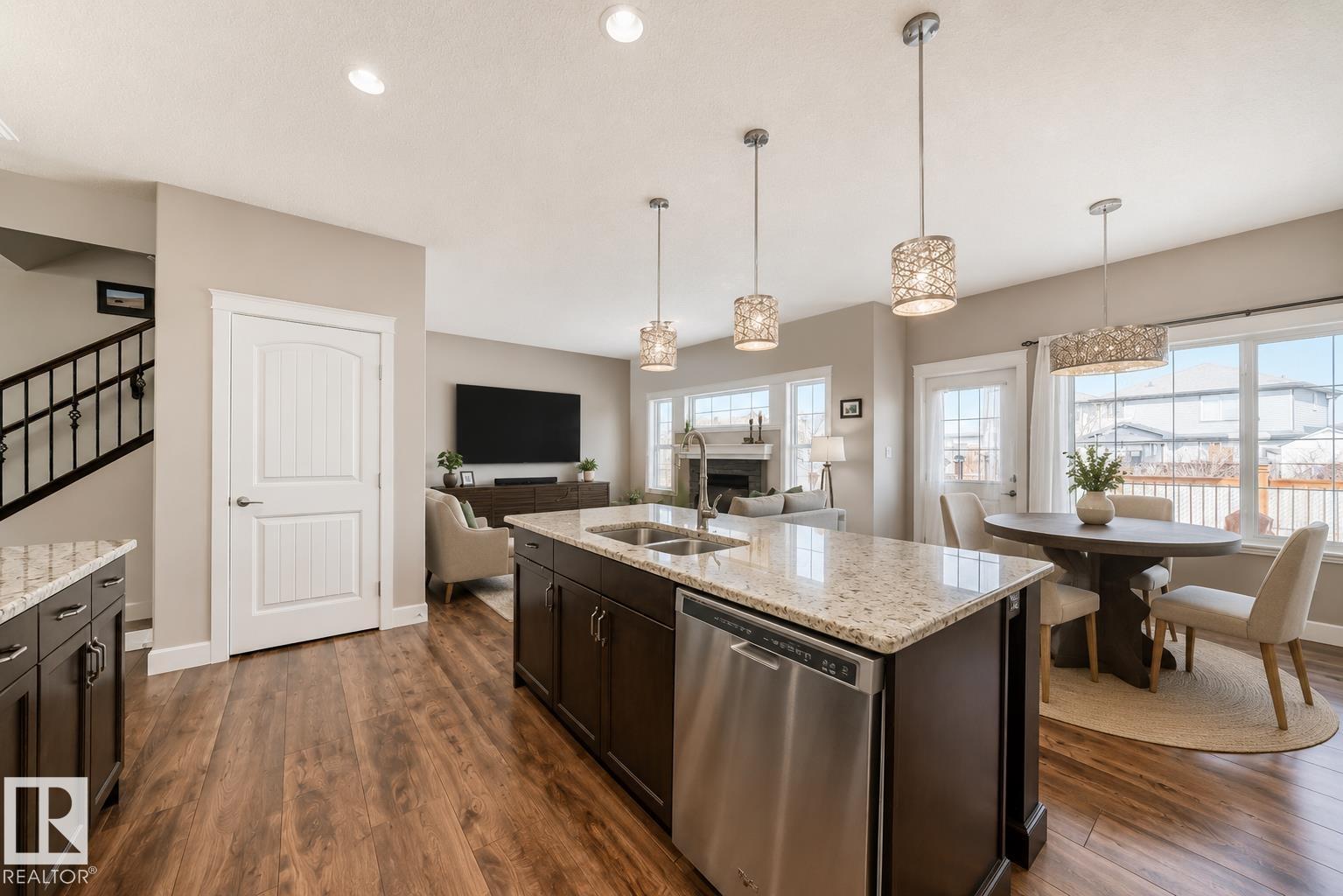 16520 136 ST NW - 4
