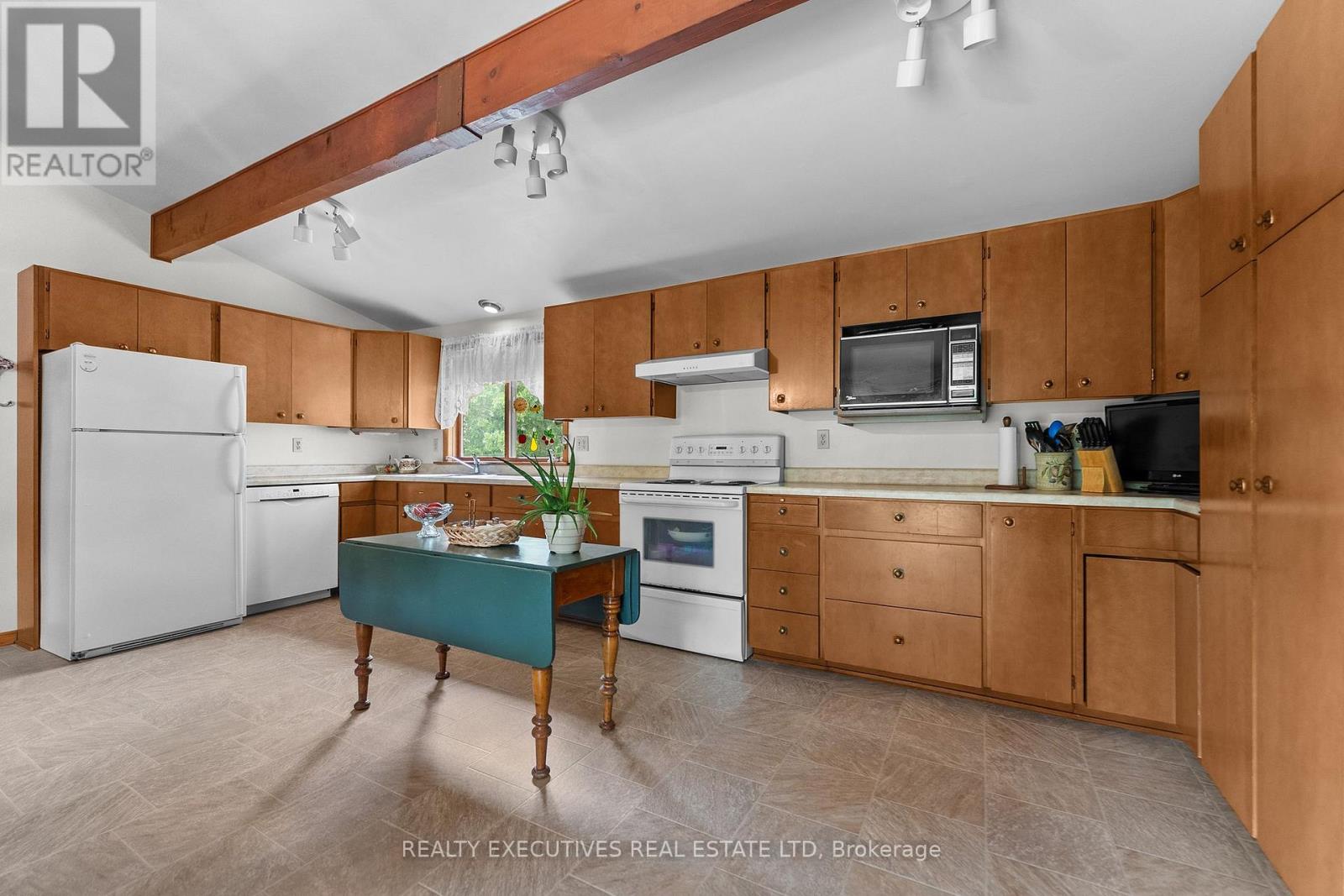 785 BOUNDARY ROAD - 8