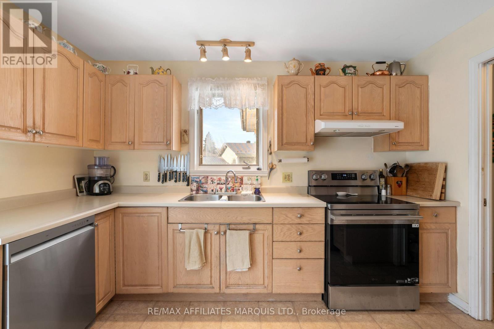 6287 GRAHAM COURT - 11