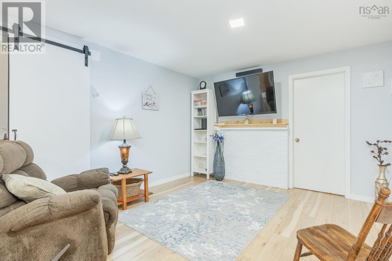 15 Fowler Court - 28