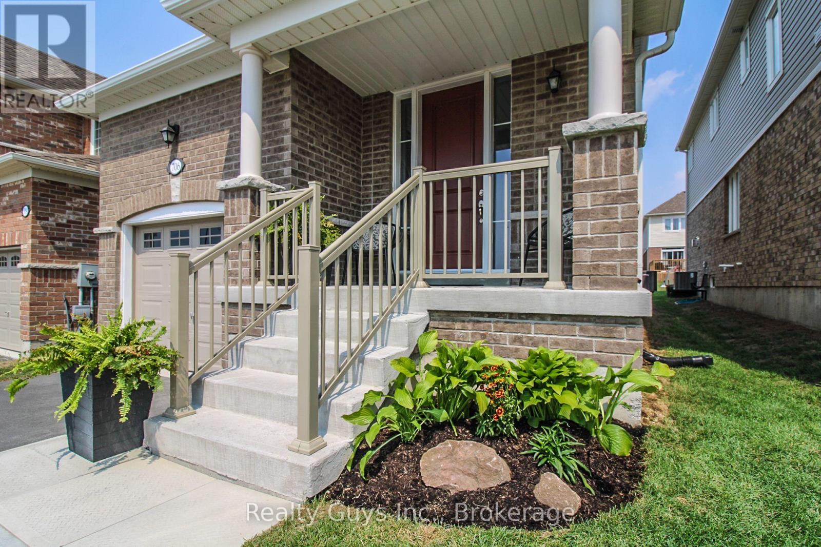 706 LATIMER WAY - 4