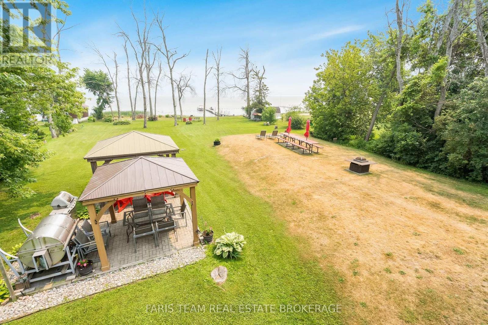 93 SILVER BIRCH CRESCENT - 32