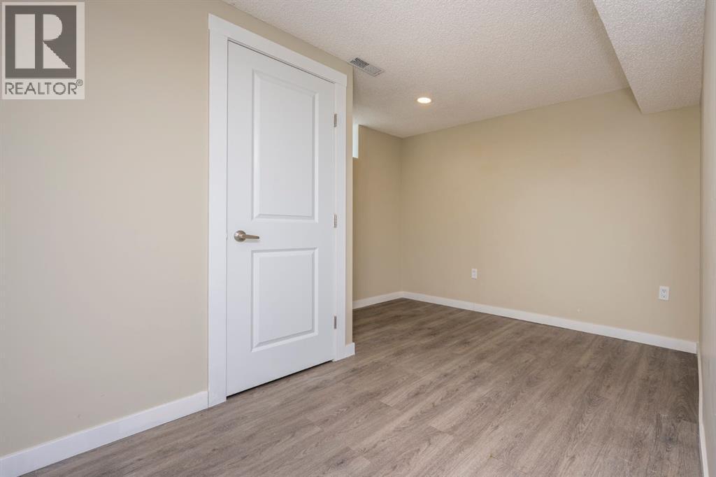 6031 Lacombe Way SW - 29