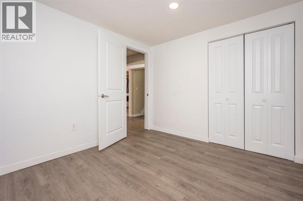 6031 Lacombe Way SW - 32