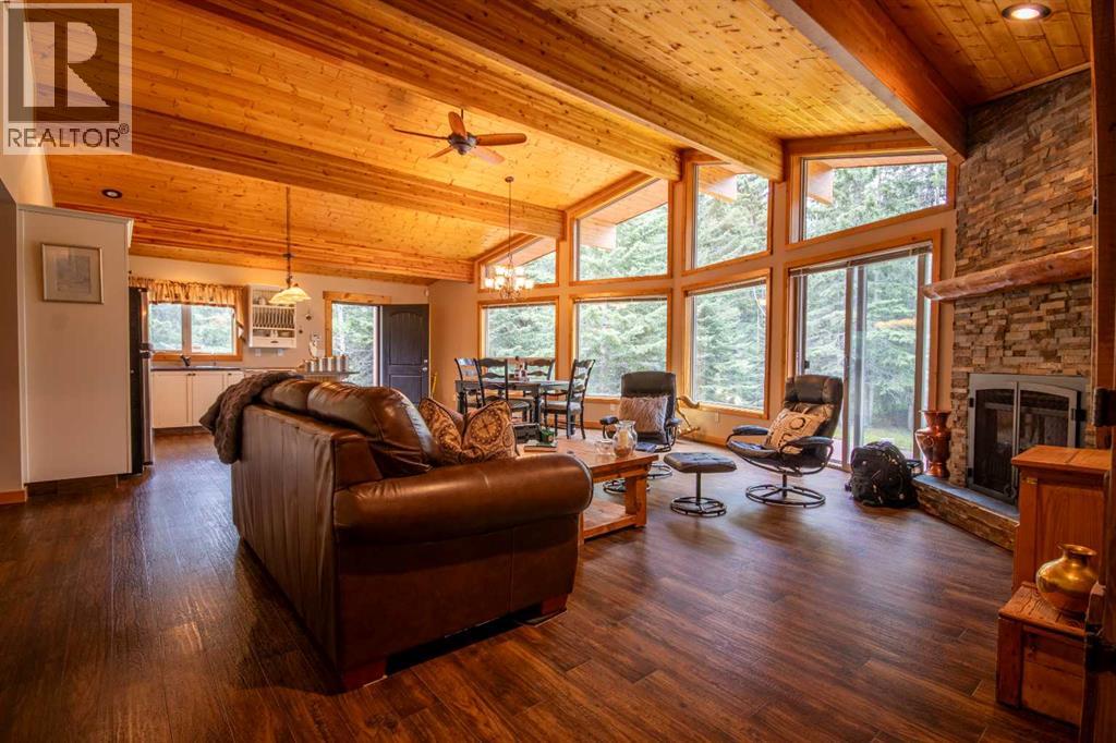 11, 32433 Range Road 61 - 8