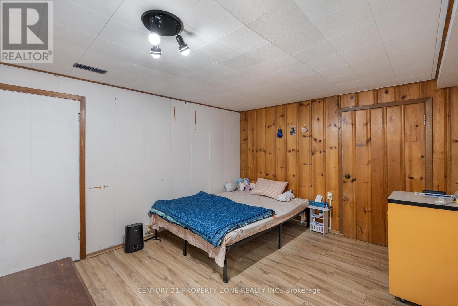 37 LAURENTIAN DRIVE S - 19