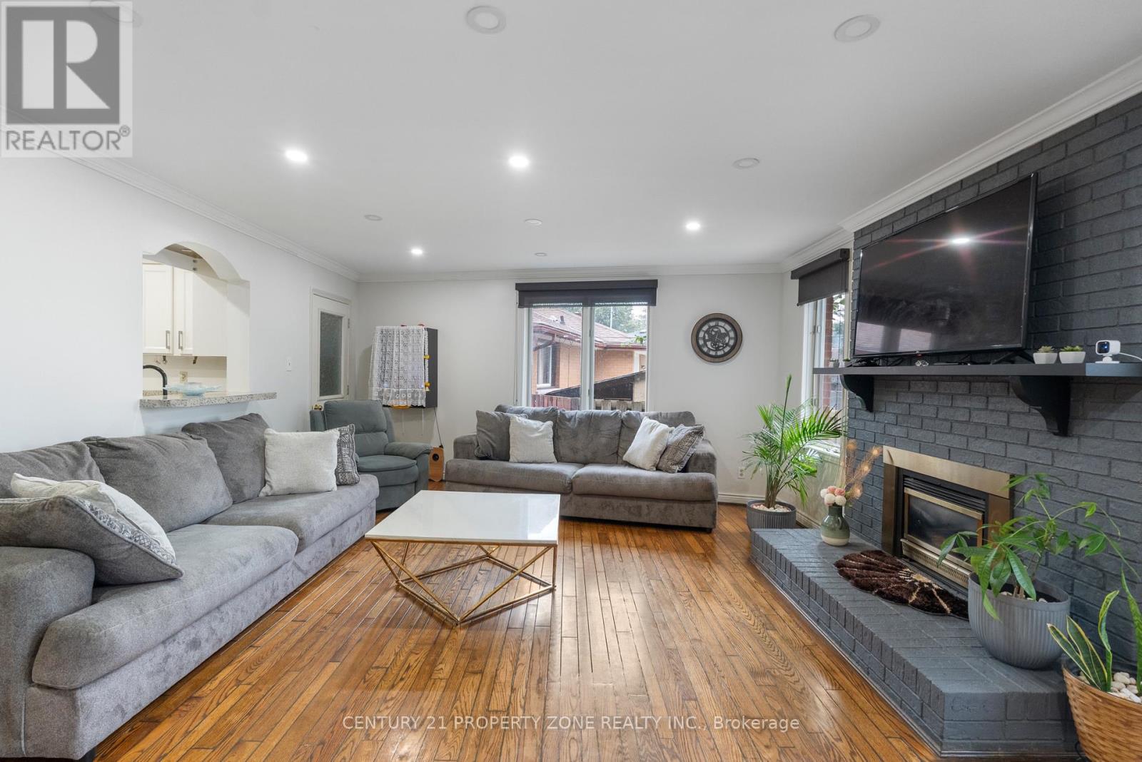 37 LAURENTIAN DRIVE S - 10