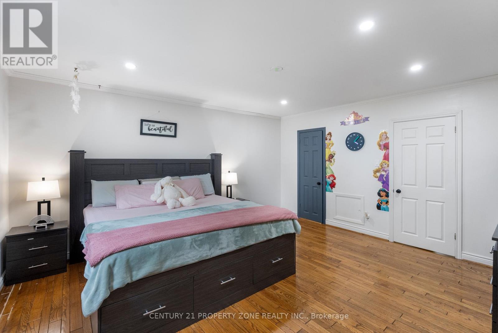 37 LAURENTIAN DRIVE S - 13