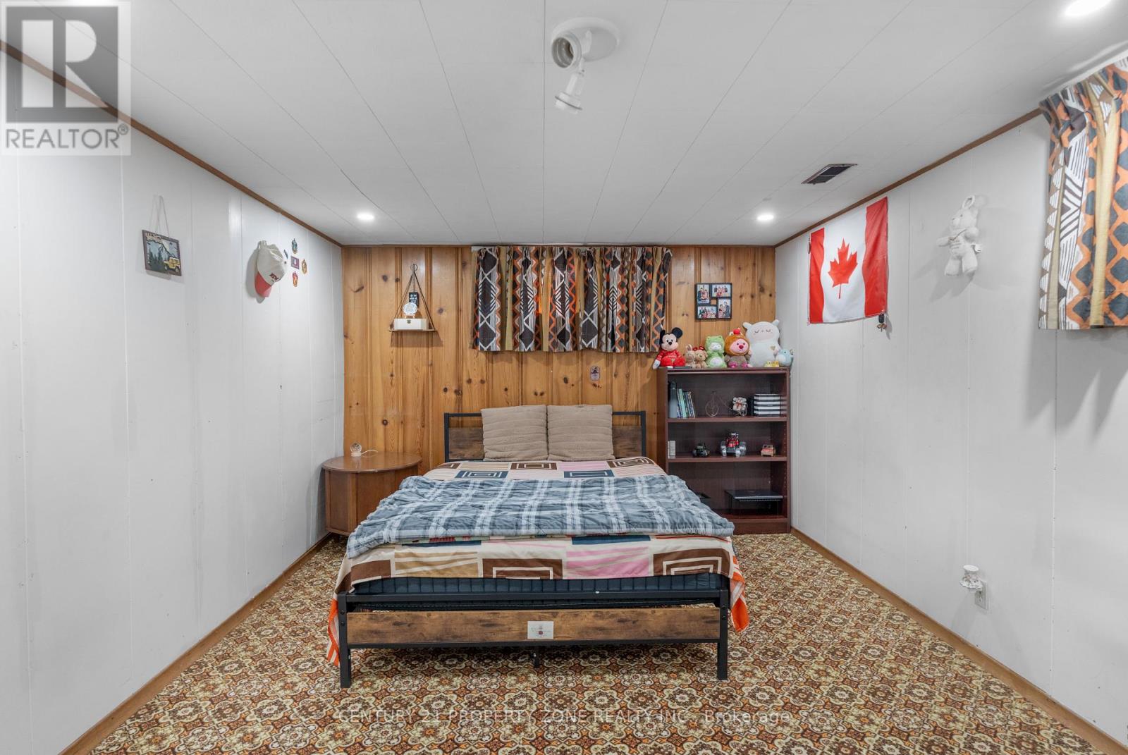 37 LAURENTIAN DRIVE S - 20