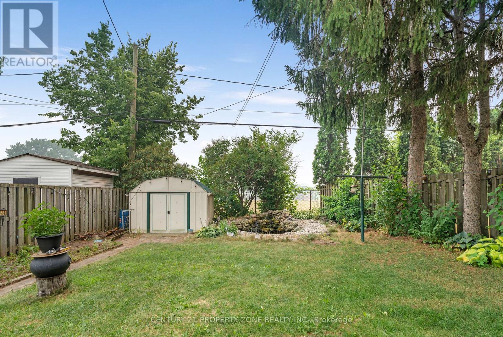 37 LAURENTIAN DRIVE S - 22
